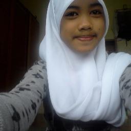 Tiani Rahmawati Zakiah : 12 juli 1999 : jhs 10 : bager & gelis :)

http://t.co/7jWwrQMEm5