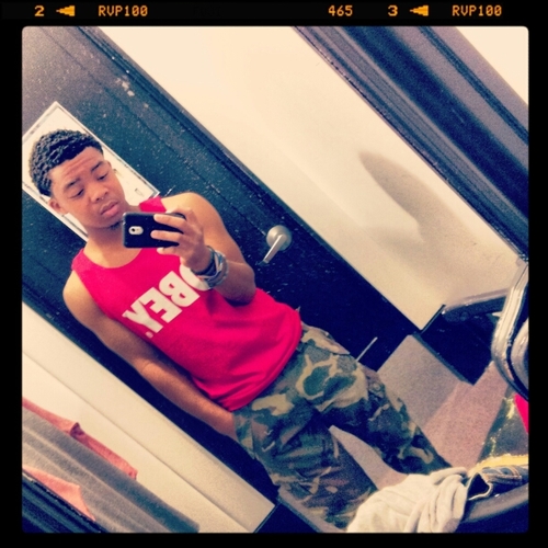 i endorse strippers ,i dont hang with stars i create them ... kik me @ayee_Aarion n follow me on instagram at wakeup_turnup