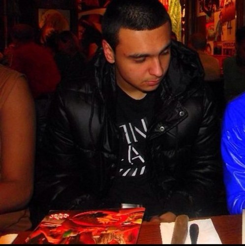 rasclartsteadz's profile picture. #TeamJamaica ¼Jamaican ¼Indian ½English, mudda ah dougla gyal :) #TeamSaintAnnsBay #Teamlondon https://t.co/s6mYGZf2jx #SoftwareEngineering Java 🇯🇲 🇬🇧 🇮🇳