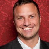 Homme d'affaires, très impliqué au niveau entrepreneurial et social. Informatique, navigation, mentorat,  bénévolat, salons, devenu politicien municipal.