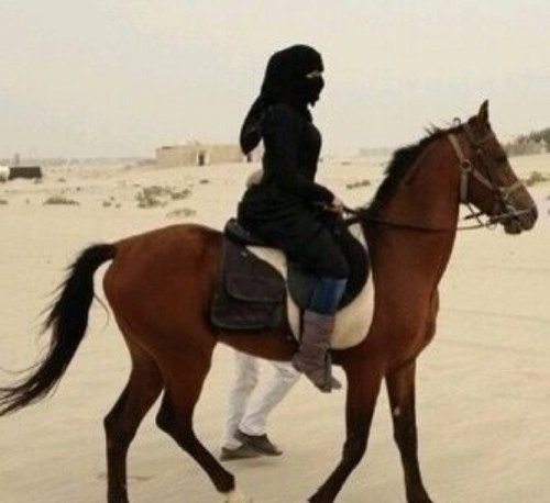 اتصنعى العمى لجل ماشوف اخطاهم