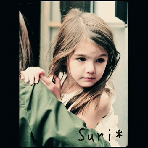 'Suri Cruise' I'm little girl :) #justbot หวัดดีค่ะ หนูชื่อซูริ :3 ลูกป๊ะป๋าทอมครูซ~ หนูน่ารักขี้อ้อน มาเล่นกับหนูนะ :D|My daddy @TomCruise_BTH♥| --ปิดบอท--