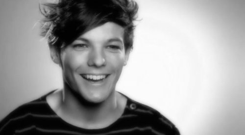 NOW I'VE GIVEN YOU A FREE FOLLOW, PLEASE FOLLOW @KAPOWLOUIS NOW AND I'LL FOLLOW BACK!
