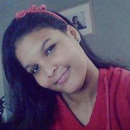 Mas quando sonho, sonho alto. Estou aqui é pra viver, cair, aprender, levantar e seguir em frente.