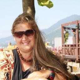 Aprendendo sempre..Sou artista plástica,amo a vida,gosto de moda,viagens,natureza..gosto de tudo que é bom.