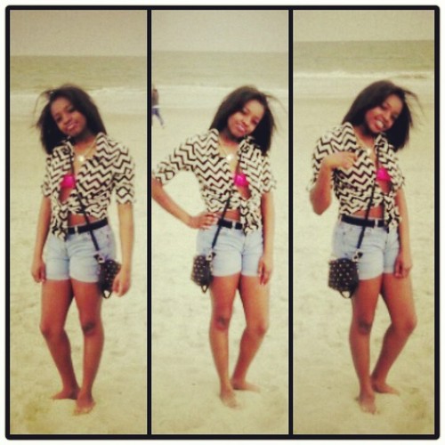 NaySiimonee's profile picture. dont give a fuck . you bitches are basic & irrelevant .