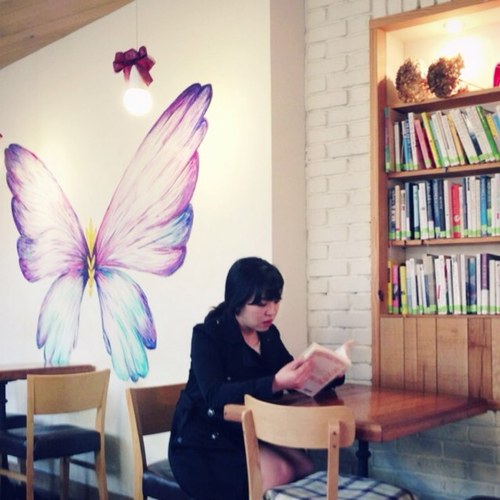 PourvousJ's profile picture. 