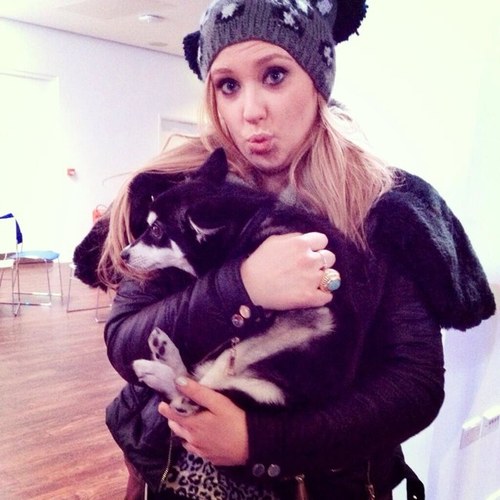One of the First Fanpages for the amazing @Ella__Henderson shes amazing please follow main page @CaraAriMixGlee