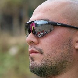 Egresado de Ing. en Adm. de Negocios,de Santiago Centro. Deportista y Melómano.
