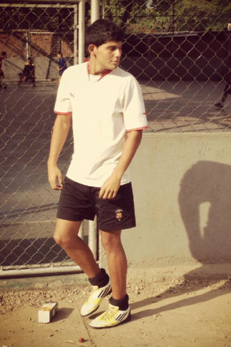 Me gusta el futbol me gustan los deportes extremo y bueno te caeré bien (: sigueme y te sigooo