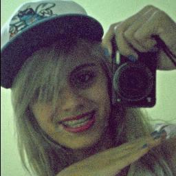 Que a nossa amizade não seja como a lua que apesar de linda às vezes muda de fase, mas que seja como o céu que apesar de lindo e infinito...