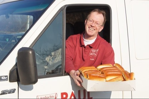 Ambachtsbakker Paul, Wilhelminaplein 3. 
Telelefoonnr: 0499-371507
