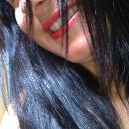 Sou extremamente felizzz...
  100% todos os dias...
tristezas na minha vida, nao existe... amooo viver...