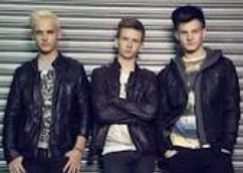 16 year old girls Supporting @reconnectedband! Buy the new single here - https://t.co/nmzekt8lZC♡ @osnapitslaylah
