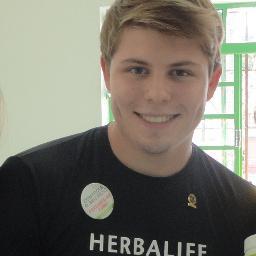 Sagitariano, 19anos,Solteiro, Ator, Supervisor #HERBALIFE, pratico kickiboxer e Judo. Sou engraçado, simpatico, com qem merece. Se quiserem saber + me sigam :P!