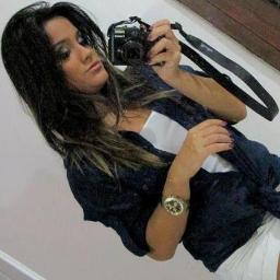 A vida é uma só e o tempo não volta atrás o momento é esse o hoje a gente é quem faz.