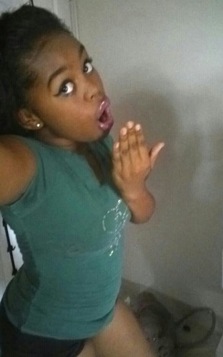 ok ,ok let's cut to the chase!! i am sweet like candy,but hot like fire ima brown skin cutie with a very nice smile . i am 5 ft2 ,yea short but i don't mind tho