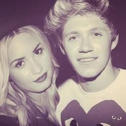 Fã ri;fã chora;fã defende;fã briga;fã se orgulha. Belieber,Directioner e Lovatic.
@caiobaldan Te amooooo pra sempre s2