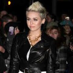 Miley Cyrus la chica mas hermosa
                  By:Smilers