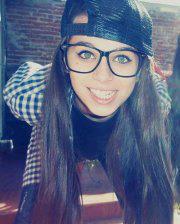 CallmeDistance's profile picture. Bienvenidos a la asociación de retrasados sin fronteras. Sentáos. Mi mamá dice que cuando alguien me diga que me vaya con él me vaya,que ya me soltará.