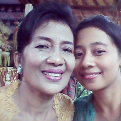 Berusaha menjadi yg terbaik untuk keluarga kecilku dan org2 yg aku sayang...I love the way I am... :)