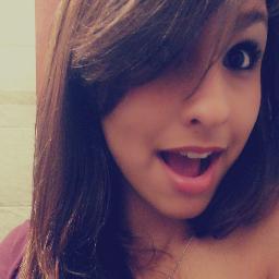Não me doo pela metade, não sou tua meio amiga nem teu quase amor. Ou sou tudo ou sou nada. Não suporto meio termos (: