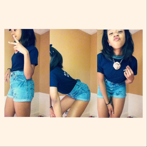 Follow Me | I Am A Queen .
Follow My BestFriend @Im_SlimShady |
And Follow My Instagram @Indian_Love .
I'm Done . ♥✌
