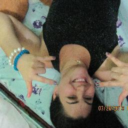 Nao gosto de meios termos nao sou meio amiga nem seu quase amor !!!ou sou tudo ou sou nada!!!
