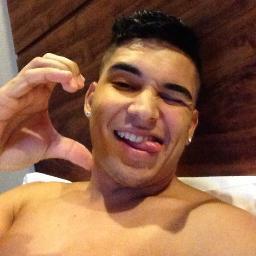 Toda vez que eu te vejo o meu coração dispara ♪Meu amor por você é assim, sem explicações! dia 15/09/09 oficializado no mesmo dia