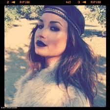 Make ,Hair ,Nails and look ? eu amo ? não magina ...