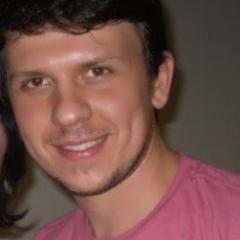 Simplesmente apaixonado pelo discurso. Apaixonado pela fala. Louquinho por tentar entender o mundo, numa tentativa de se entender