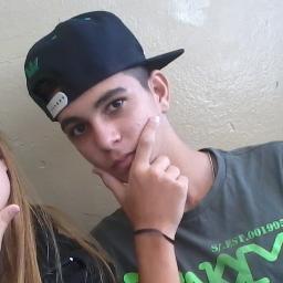 14 anos,Corinthiano Roxo . música ,futebol ,adoro conversar ,ousado e filho de Deus.Follow?