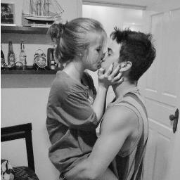 Na vida duas coisas são certas o Amor e a Morte!      Segue ? Sigo de volta *-*