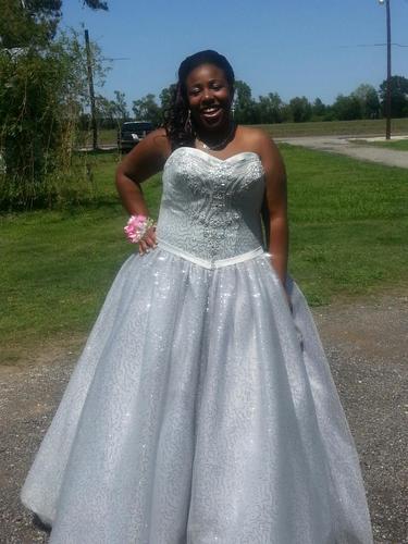 18 & singlee ! C/O 2013. Not much to sayy, i keep a few bad bxxches in my circle. nigga aint friendly. follow my bxxch @GiveMe_Respect, she follow back!