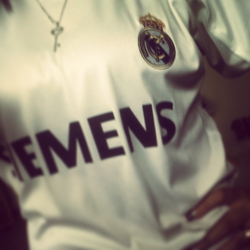 s_zora's profile picture. Twitterzolana de corazón.. Se tuitea de todo (Deportes, Farándula, Política, Joda (mucha)).. Ni los links de mi mama abro..!