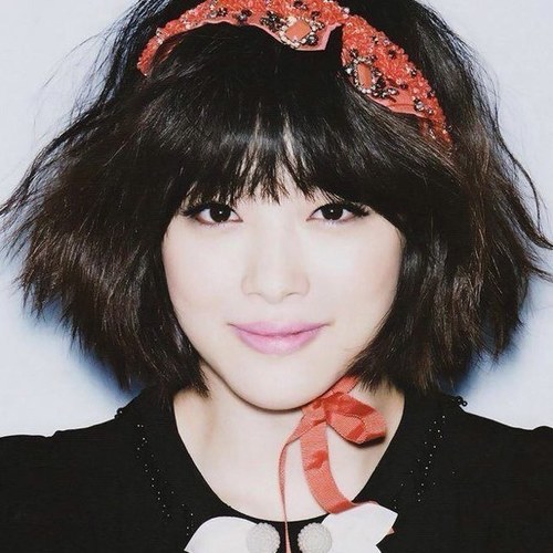 반 갑 습 니 다 ~ i'm both sulli not real.