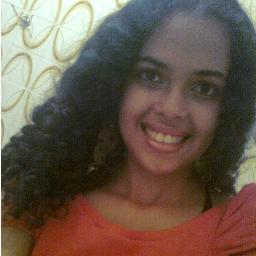 sou linda, animada, doidinha, acima de td amiga e companheira e fiel ;)