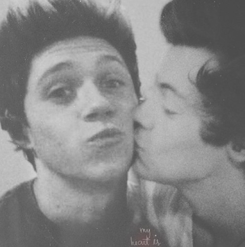 0/5 3 1D Fangirls who love 1D, stalk them, and read too many fanfictions!