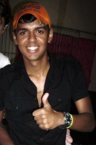 http://t.co/6AWIlnQw0n
21 Anos , Noivo ,Forrozeiro & de bem com a  Vida .