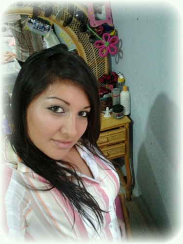 soy alegre mi frase es sonreir ante todo y nunk darse x vencido xq para q amargarse kuando hay mucha felicidad x dskubrirrr