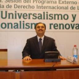 Profesor universitario e investigador en U. Mayor, Chile. Grados y postgrados e investigaciones en Ciencias jurídicas y politicas publicas.
