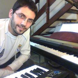 Músico Compositor Tecladista nacido en Corrientes, Argentina en Enero de 1990.
