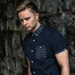 Celebrity agent @revellationlim, singer/songwriter music account @LeeHuttonMusic, Jalapeño junkie, musical schizophrenic
