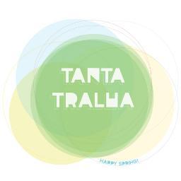 tanta tralha = so much stuff