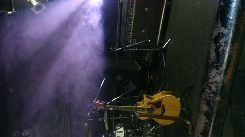 神戸を拠点に活動中、音楽と社会人やってます！みたいな笑