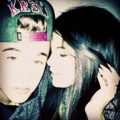 Im here just loving the couple of justin bieber and selena gomez ♥ Jelena ♥