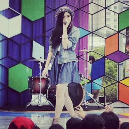 Diagnosed of having Ashilla-Fever. She is an inspiration for many young people in this world.
#IGotShivers