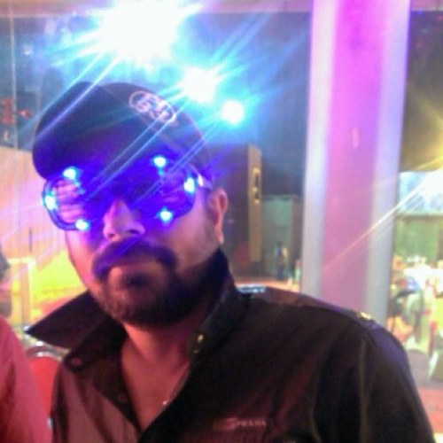 tinoo21's profile picture. 