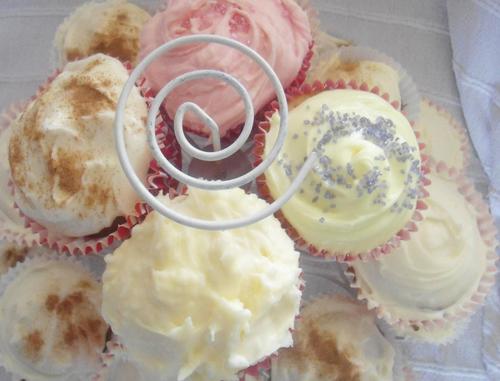 Delicious, beautiful cakes in the Scottish Borders. Homemade using the very best local produce. (I'm also @magsfenner)