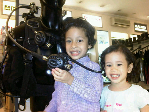 RinAdisatwika's profile picture. 